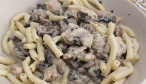 Délicimô ! - Recette des Pâtes Poulet Champignons de Paris Crème - www.delicimo.fr