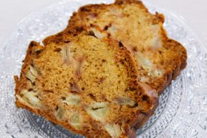 Délicimô ! - Recette du Cake moelleux aux pommes facile caramélisé - www.delicimo.fr