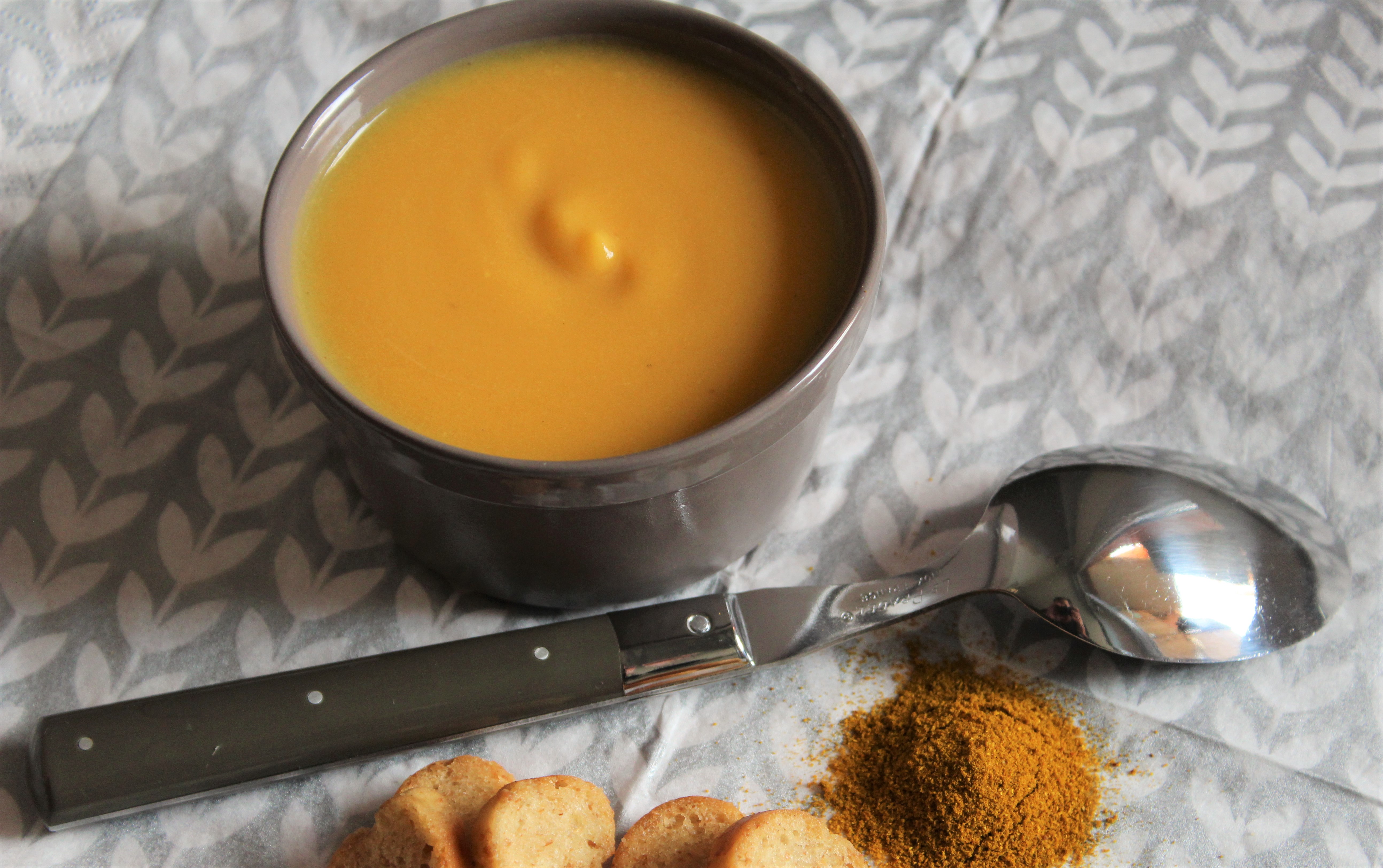 Velouté de Potiron au Curry et Crème de Soja