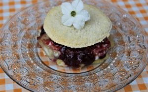 Délicimô ! - Recette Millefeuille de Rocamadour à la Confiture de la Cerises Noires - www.delicimo.fr