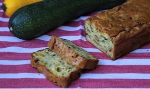 Délicimô ! - Recette Cake à la Courgette et aux Herbes du Jardin - www.delicimo.fr