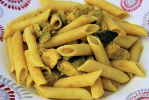 Délicimô ! - Recette Pâtes Penne, Courgettes, Filet de Poulet au Curry - www.delicimo.fr