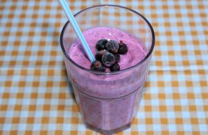 Délicimô ! - Recette Smoothie au Cassis Facile et Rapide - www.delicimo.fr