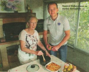 Yannick, fondateur du blog culinaire Délicimô avec sa grand-mère Bernadette Rolland originaire de Castres (Tarn) - www.delicimo.fr