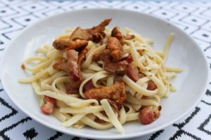 Délicimô ! - Recette Pâtes Sautées aux Girolles et aux Lardons - www.delicimo.fr