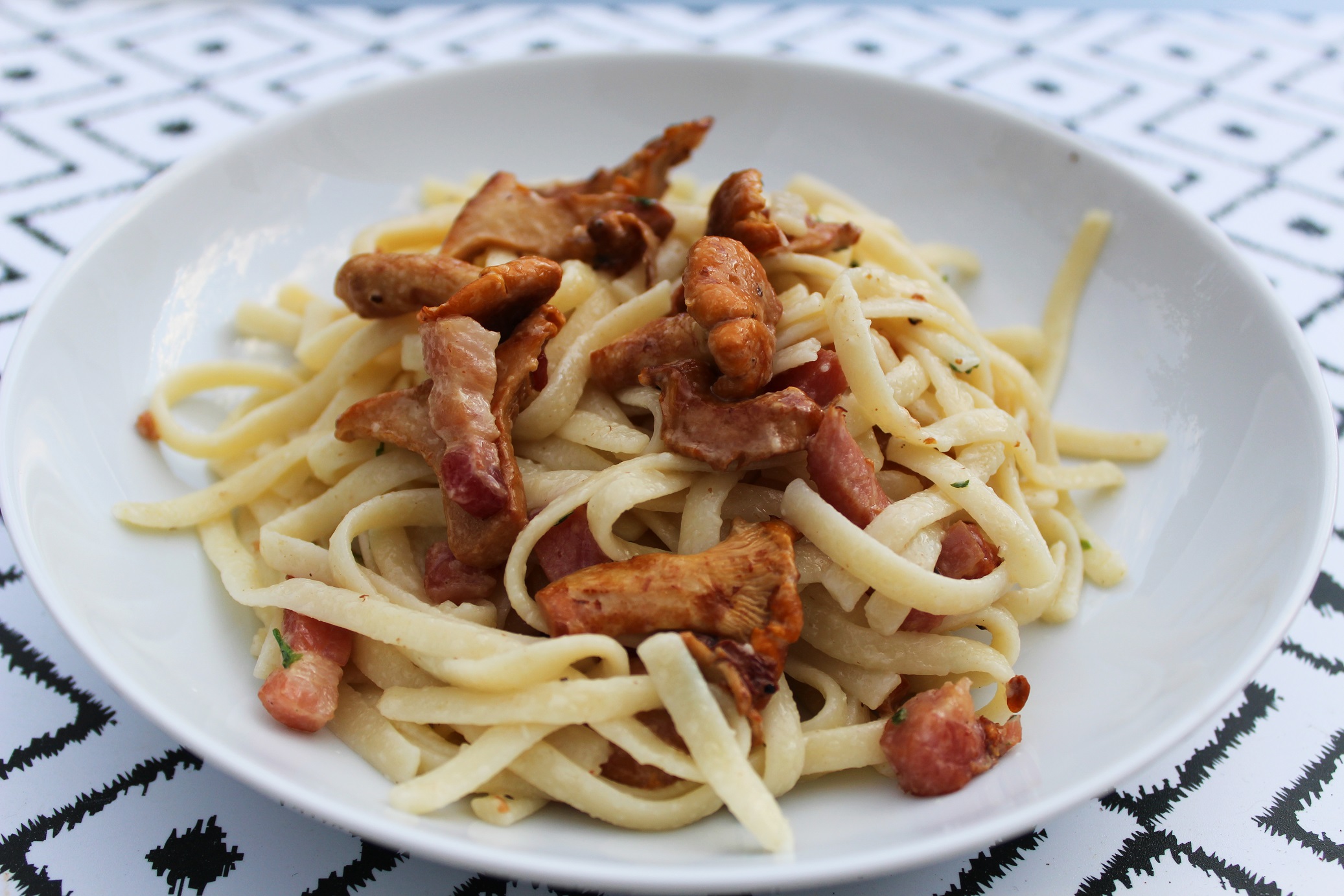 Pâtes Sautées aux Girolles et aux Lardons