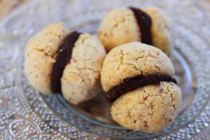 Délicimô ! - Recette des Biscuits Baisers de Dame au Chocolat ou Baci di Dama - www.delicimo.fr