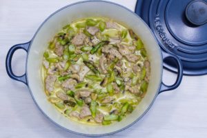 Délicimô ! - Recette de l'Authentique et Traditionnel Veau Cuisiné à la Crème de Moutarde, Asperges Vertes et Champignons de Paris de Cyril Lignac Fait Maison - Pas à pas - Etape par étape - Yannick Rolland - www.delicimo.fr