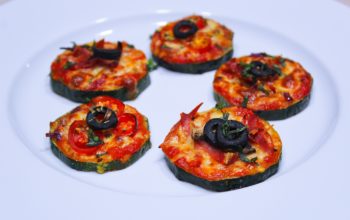 Délicimô ! - Recette des Authentiques et Traditionnelles Rondelles de Courgettes façon Mini Pizza à Partager Apéritif Repas – Fait Maison - Pas à pas - Etape par étape - Yannick Rolland - www.delicimo.fr