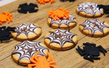 Délicimô ! - Recette des Authentiques et Traditionnels Biscuits Toile d’Araignée spécial Halloween – Chocolat Glaçage Royal – Fait Maison - Pas à pas - Etape par étape - Yannick Rolland - www.delicimo.fr